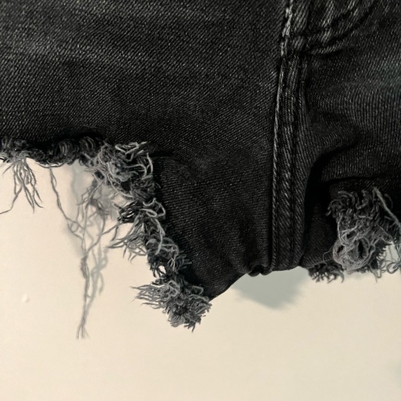 BDG Black Tomgirl Mid Rise Jean Short - Picture 7 of 9